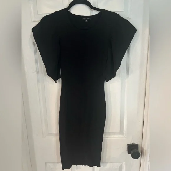 Elegant Black Dress - Picture 2 of 2